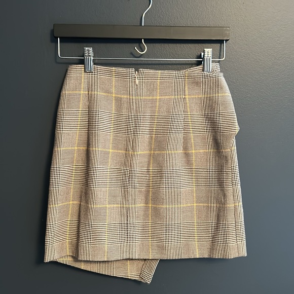 Babaton Mini Skirt - Picture 2 of 4